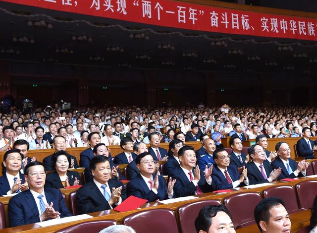 习近平等领导人观看庆祝建党95周年音乐会